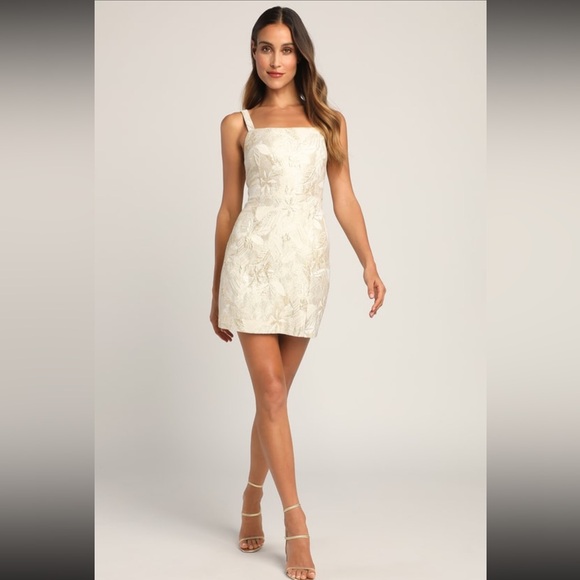 Lulus Dresses & Skirts - Lulu’s gold metallic & cream mini dress